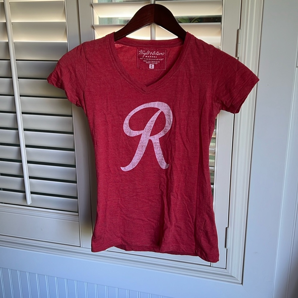 Wright and Ditson R (Rainer Beer) women’s T-shirt size small
